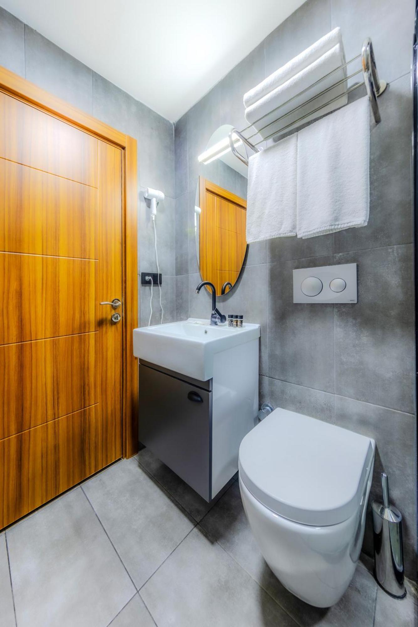 Med Airport Hotel Arnavutkoy Ngoại thất bức ảnh